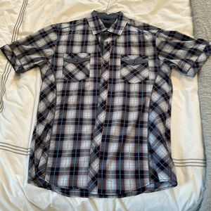 7 diamonds button down. Size L.